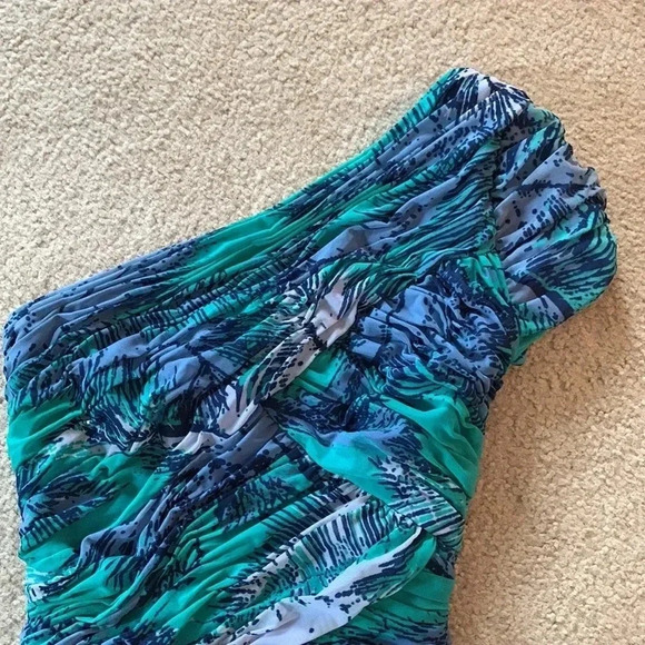 BCBG MaxAzria - ‘Mia’ Emerald com one shoulder stretchy ruched dress - XSmall - Picture 6 of 11